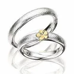 Scrouples gifteringer i sølv og alm. gull