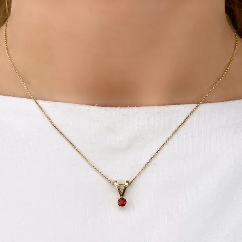 granat solitaireanheng i 14 karat gull 0,32 ct