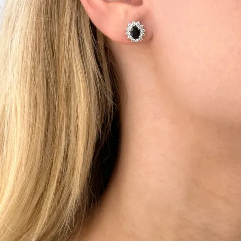 safir rosettørepynt i 14 karat hvitt gull med diamant og safir