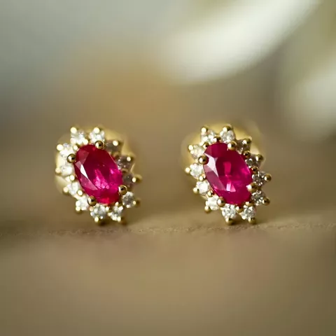 rubin rosettørepynt i 14 karat gull med diamant og rubin 