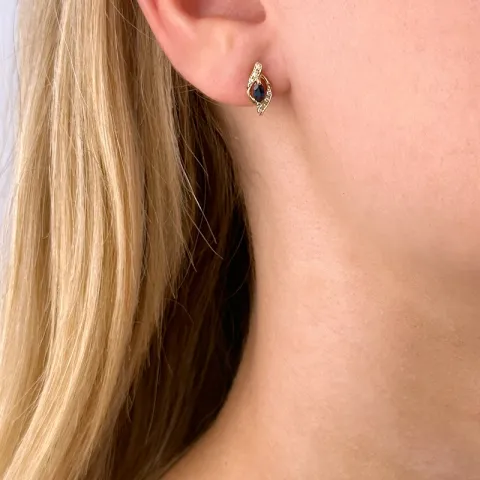 safir ørestikker i 14 karat gull med diamant og safir 