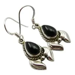 onyks sølvøredobb i oksidert sterlingsølv