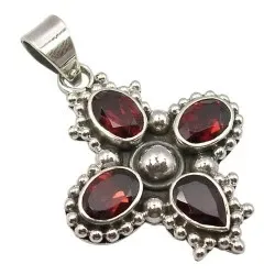 Stort rød anheng i sølv