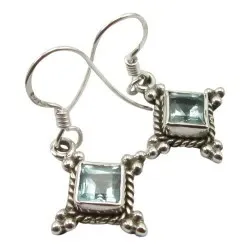 Firkantet blå øredobber i oksidert sterlingsølv