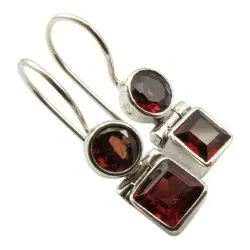 rød granat øredobber i sølv
