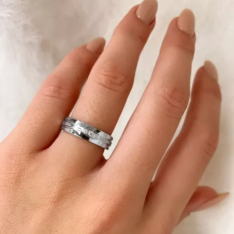 Elegant zirkon ring i rodinert sølv