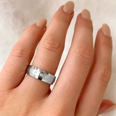 Elegant ring i rodinert sølv