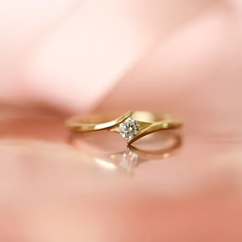 zirkon ring i 9 karat gull