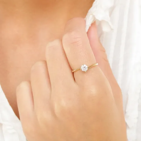 6,0 mm zirkon solitairering i 9 karat gull