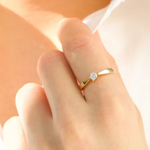 4,5 mm zirkon gullring i 9 karat gull