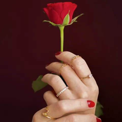 zirkon ring i 9 karat gull