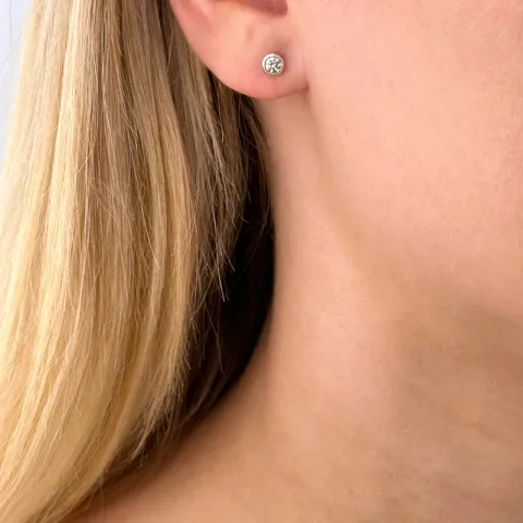 2 x 0,15 ct hvitt gull solitaireørepynt i 14 karat hvitt gull med diamant