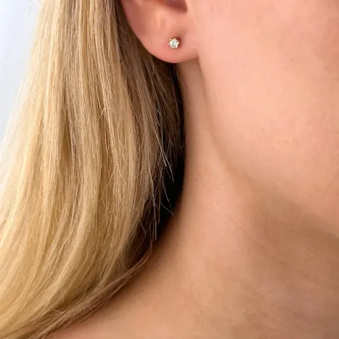2 x 0,10 ct diamant solitaireørepynt i 14 karat gull med diamant