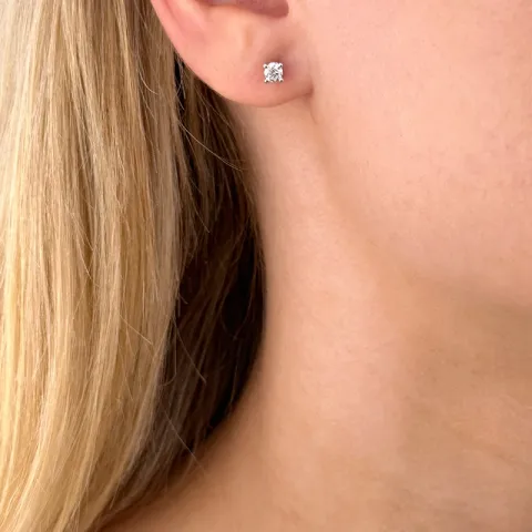 2 x 0,20 ct diamant solitaireørepynt i 14 karat hvitt gull med diamant