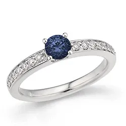 blå safir diamantring i 14 karat hvitt gull 0,20 ct
