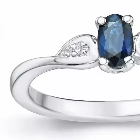 oval blå safir ring i 14 karat hvitt gull 0,008 ct 
