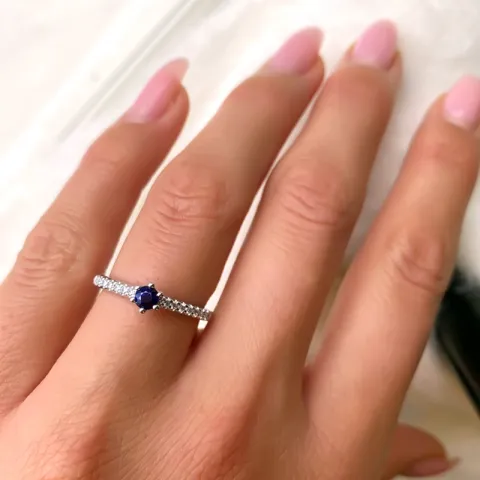 blå safir ring i 14 karat hvitt gull 0,14 ct