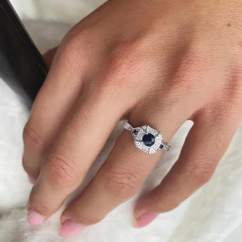 safir diamantring i 14 karat hvitt gull 0,07 ct