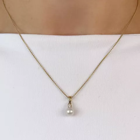 perle diamantanheng i 14 karat gull 0,05 ct