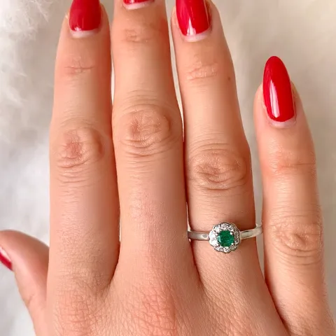 smaragd ring i 14 karat hvitt gull 0,14 ct