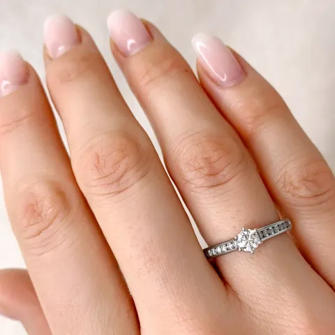 diamant hvittgullsring i 14 karat hvitt gull 0,31 ct 0,20 ct