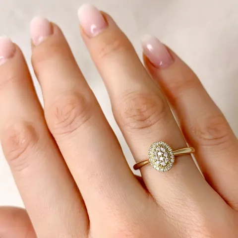 oval diamantring i 14 karat gull 0,18 ct