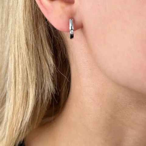 halvcreol i 14 karat hvitt gull med diamant