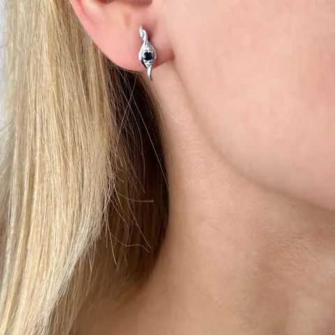 safir diamantøredobb i 14 karat hvitt gull med diamant og safir