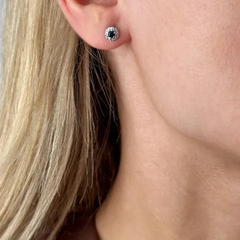runde blå safir ørestikker i 14 karat hvitt gull med diamant og safir 