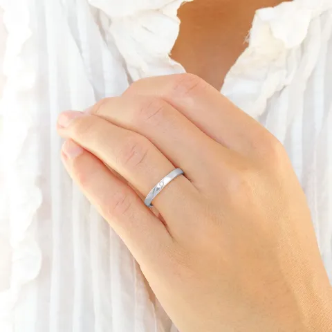 5 og 3 mm gifteringer i 14 karat hvitt gull 0,02 ct - par