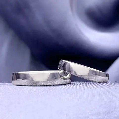5 og 4 mm gifteringer i 9 karat hvitt gull - par