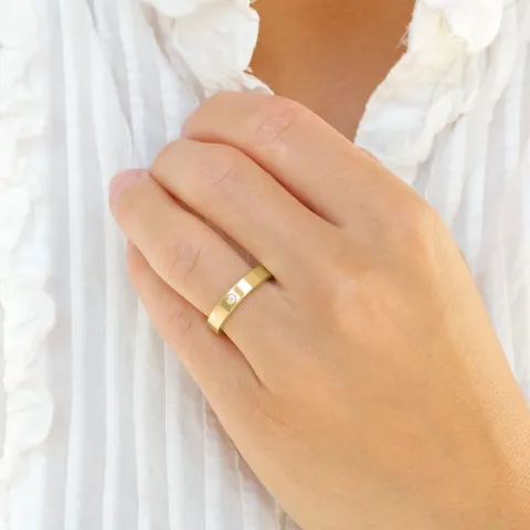 4 mm gifteringer i 9 karat gull 0,03 ct - par