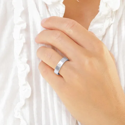 5 mm giftering i 9 karat hvitt gull 0,03 ct