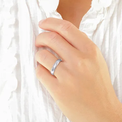 4 og 3 mm gifteringer i 14 karat hvitt gull - par