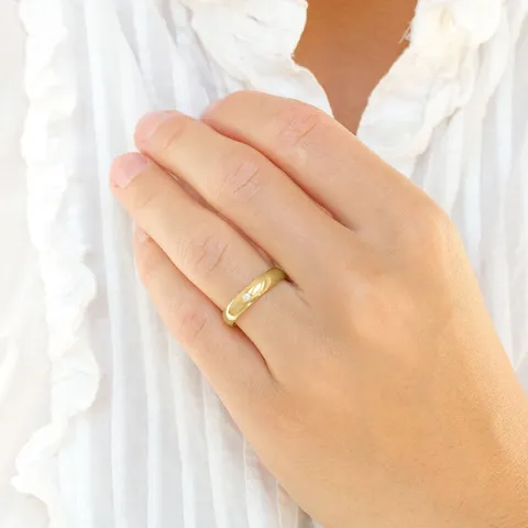 4 mm gifteringer i 9 karat gull 0,03  ct - par