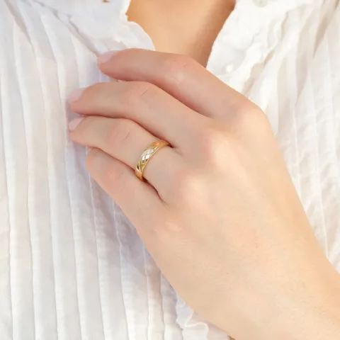 4 mm diamant giftering i 9 karat gull 0,008 ct og 0,015 ct