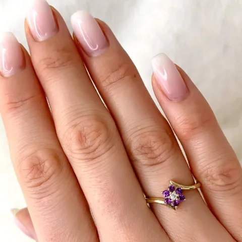 blomst ametyst diamantring i 9 karat gull 0,03 ct 0,18 ct