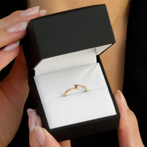 svart diamant ring i 9 karat gull 0,02 ct