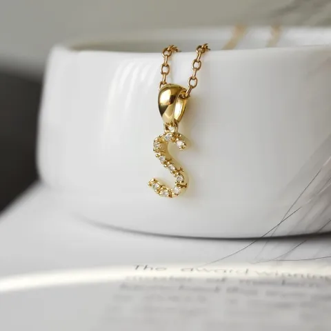 Bokstav s diamant anheng i 9 karat gull 0,05 ct