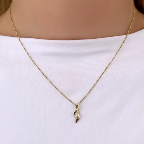 abstrakt diamant anheng i 9 karat gull 0,03 ct
