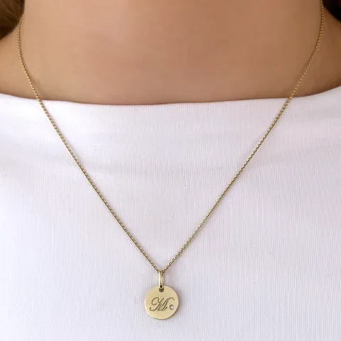 bokstav m diamant anheng i 9 karat gull 0,01 ct