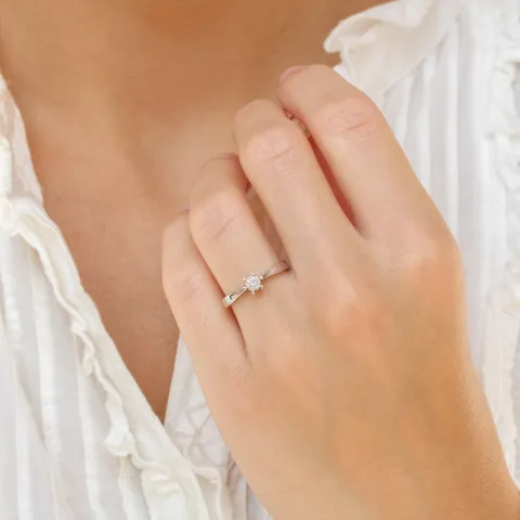 0,20 ct solitairering i 14 karat hvitt gull 0,20 ct