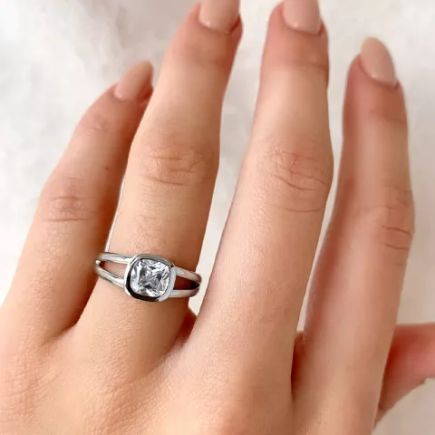 Elegant hvit zirkon ring i sølv