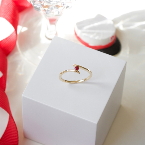 rubin ring i 9 karat gull 0,10 ct