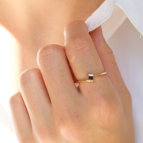 safir ring i 9 karat gull 0,10 ct