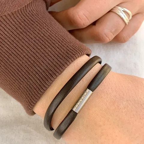 Flat brun armbånd i lær med stållås x 6 mm