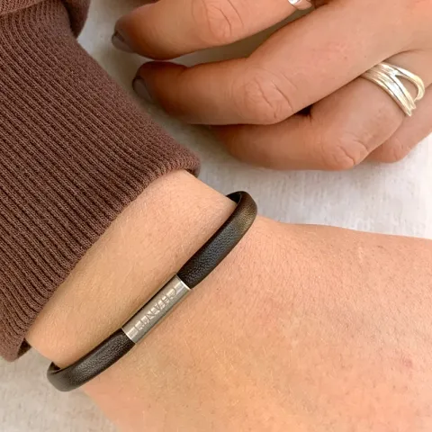 Rund brun lær armbånd i stål  x 4 mm