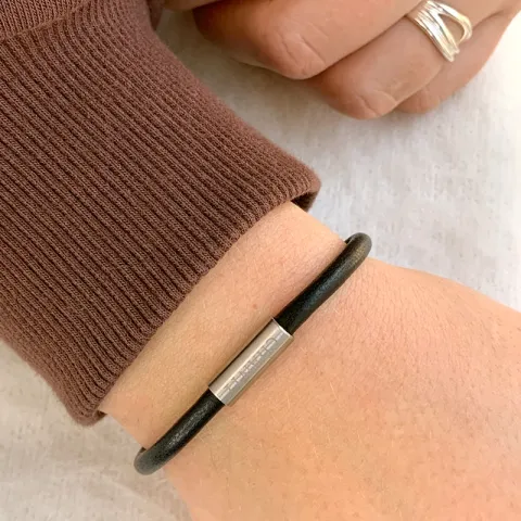 Rund svart lær armbånd i stål  x 4 mm