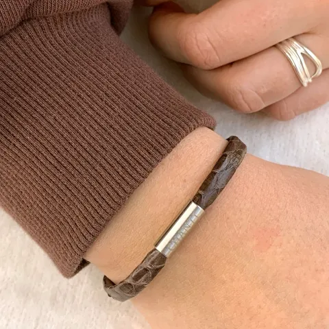 Flat brun slangearmbånd i lær med stållås x 6 mm