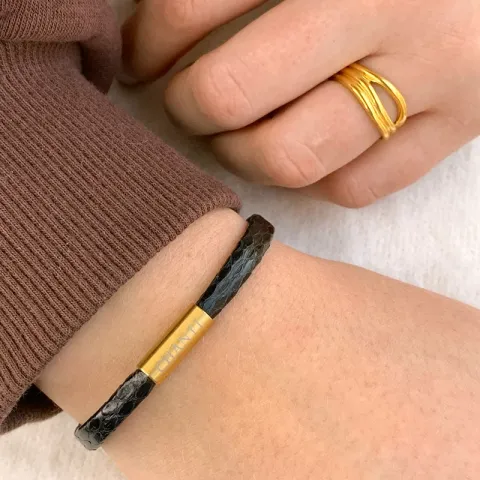 Flat svart slangearmbånd i lær med forgylt stållås x 6 mm
